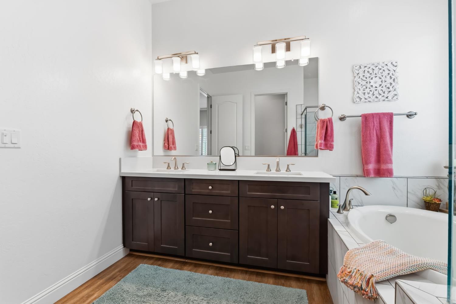 2100 Azalea St, Kingsburg, CA 93631