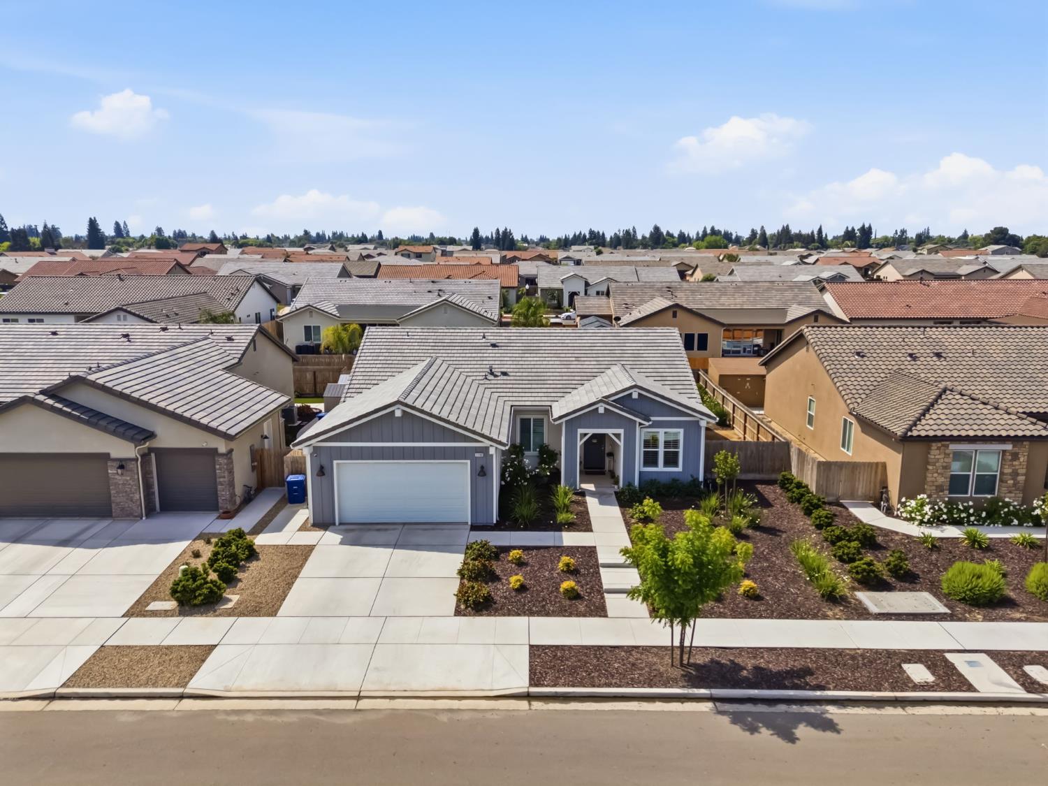 2100 Azalea St, Kingsburg, CA 93631