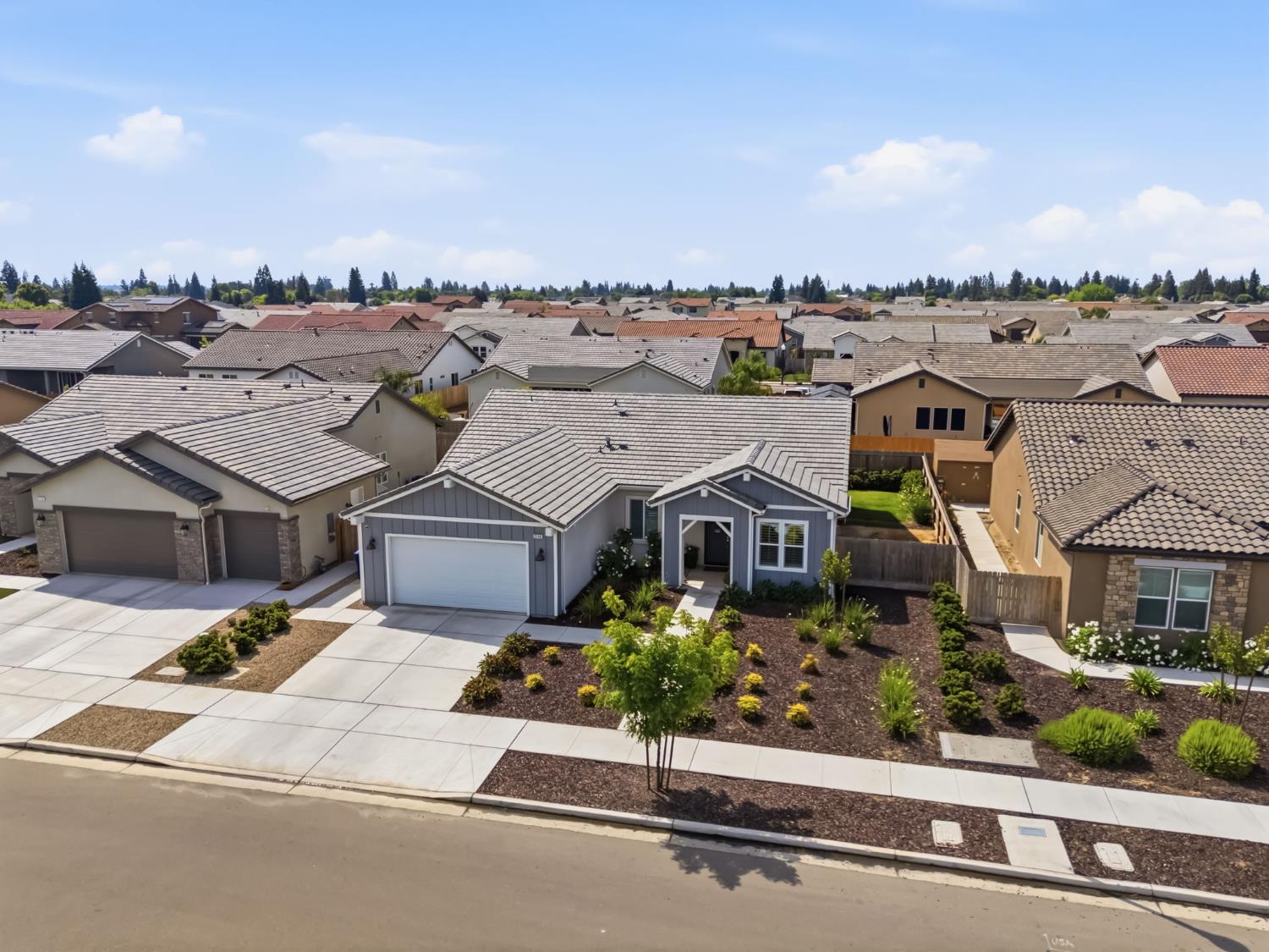 2100 Azalea St, Kingsburg, CA 93631