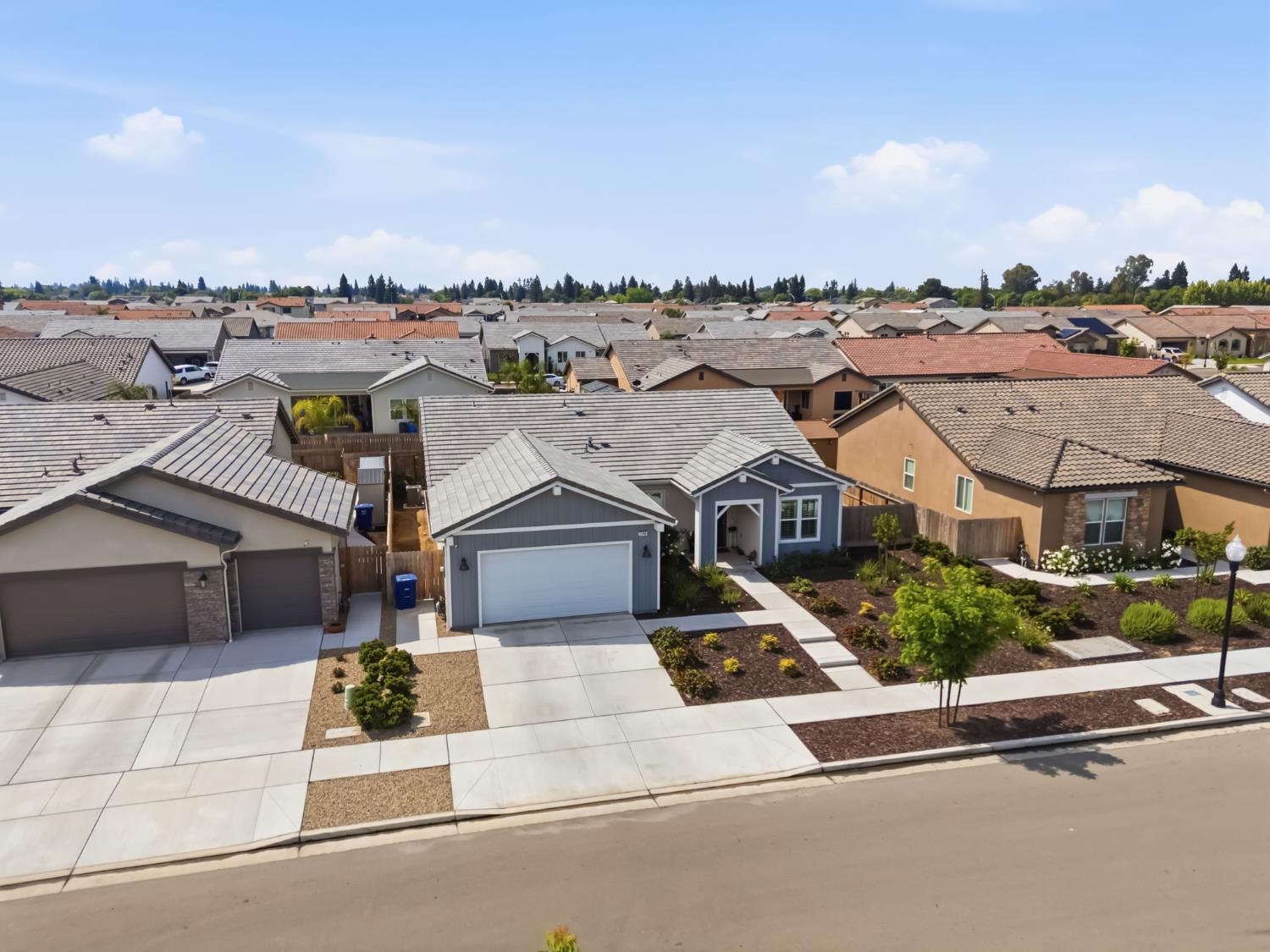 2100 Azalea St, Kingsburg, CA 93631