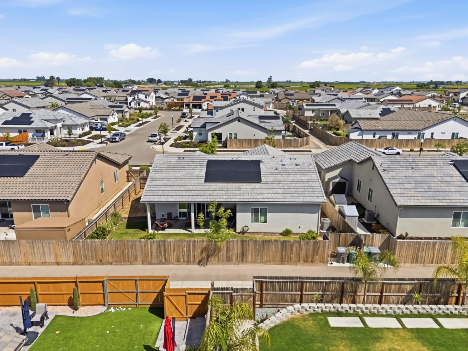 2100 Azalea St, Kingsburg, CA 93631