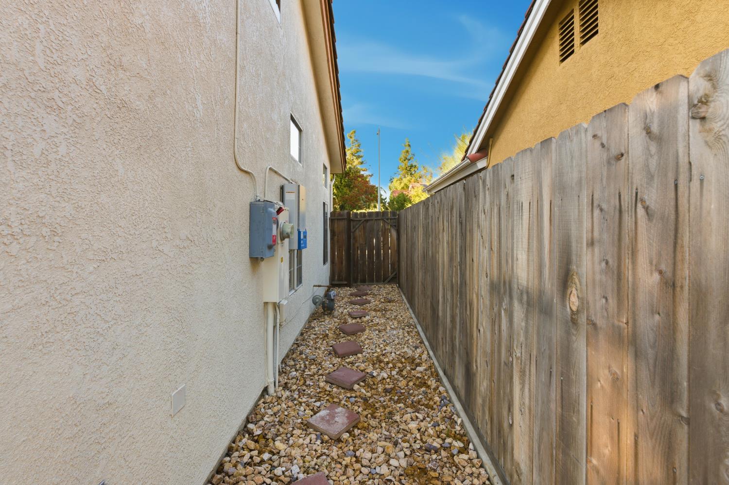 1839 E Cole, Fresno, CA 93720