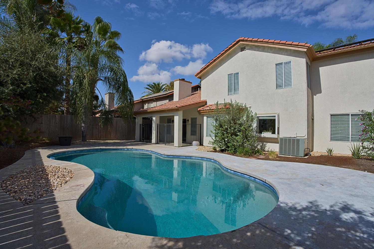 1839 E Cole, Fresno, CA 93720