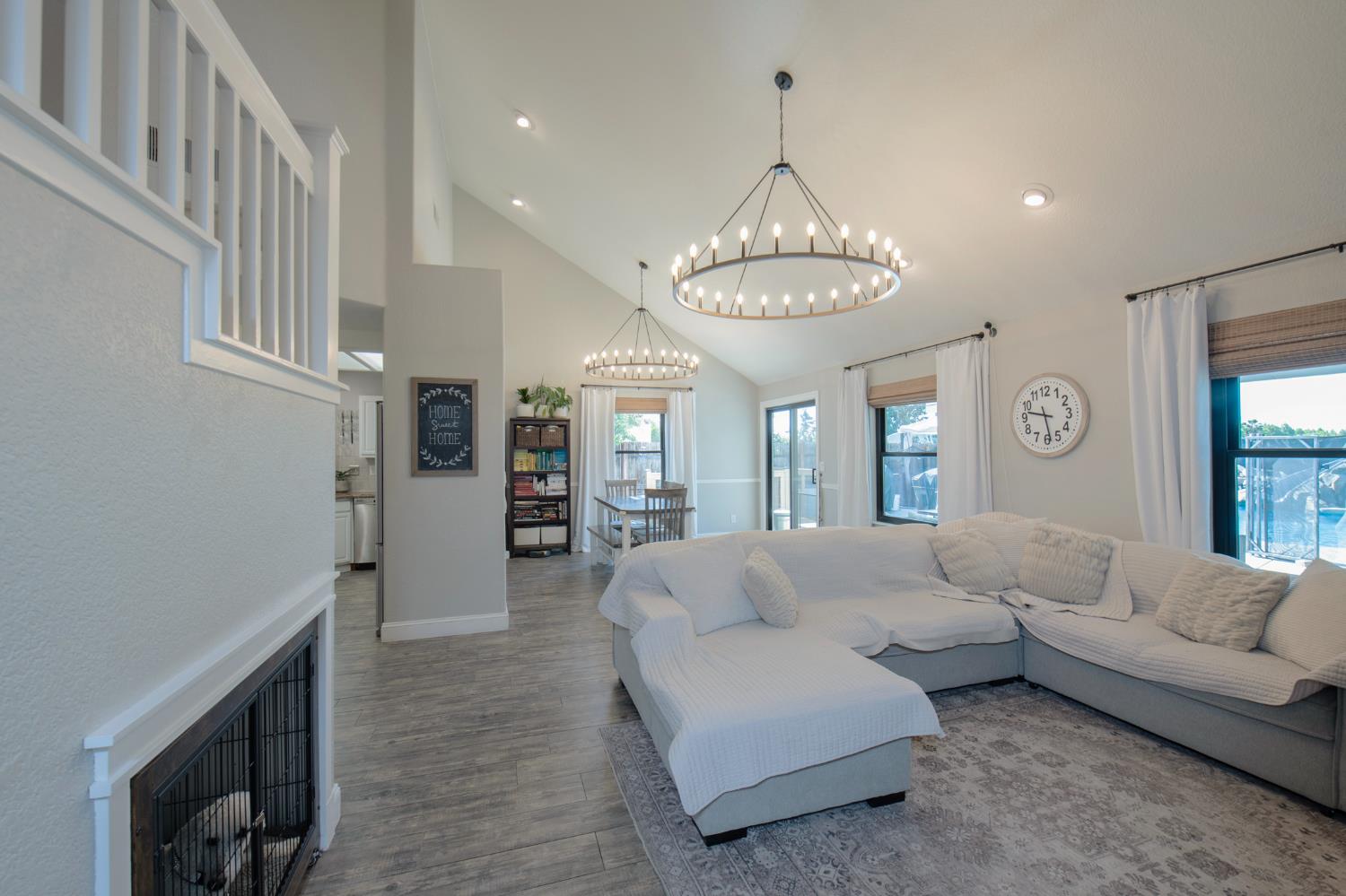 2064 Spruce Ave, Clovis, CA 93611