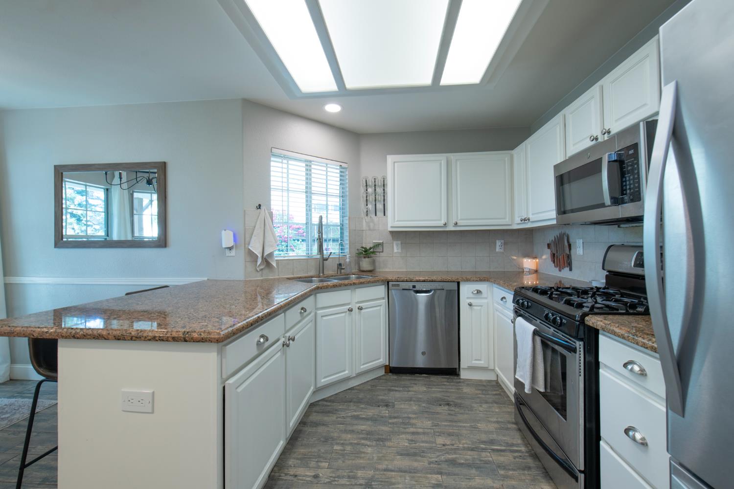 2064 Spruce Ave, Clovis, CA 93611