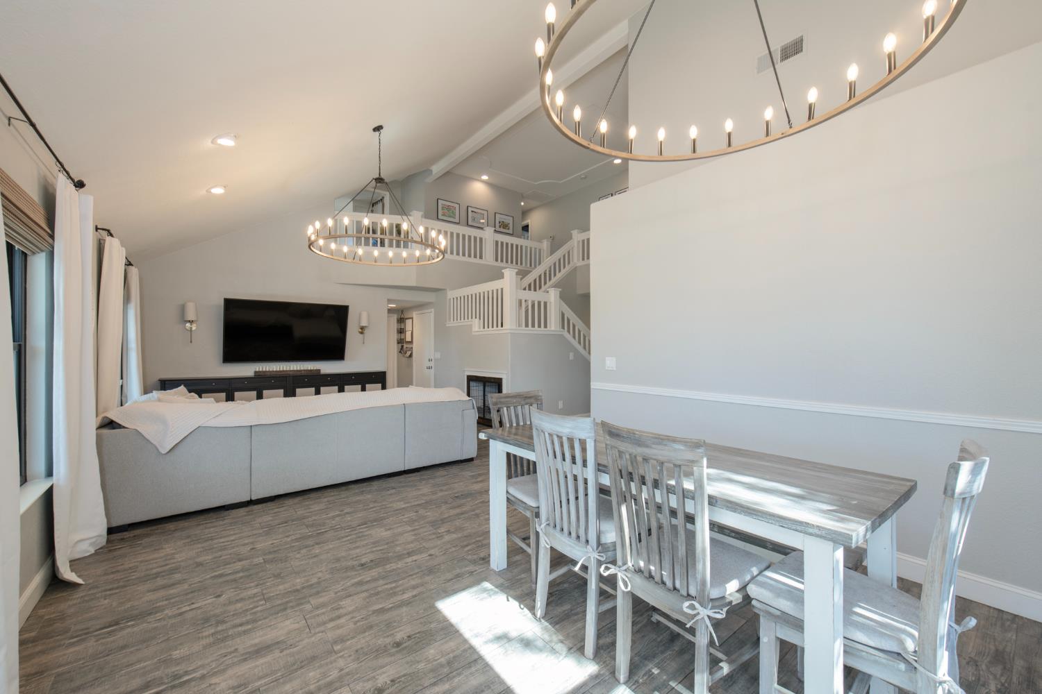 2064 Spruce Ave, Clovis, CA 93611