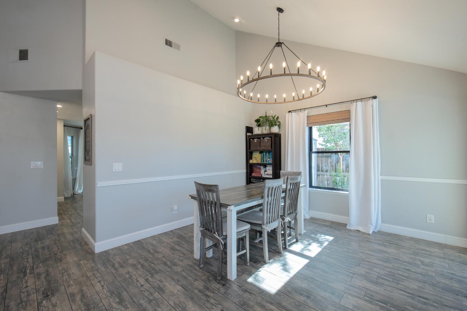 2064 Spruce Ave, Clovis, CA 93611