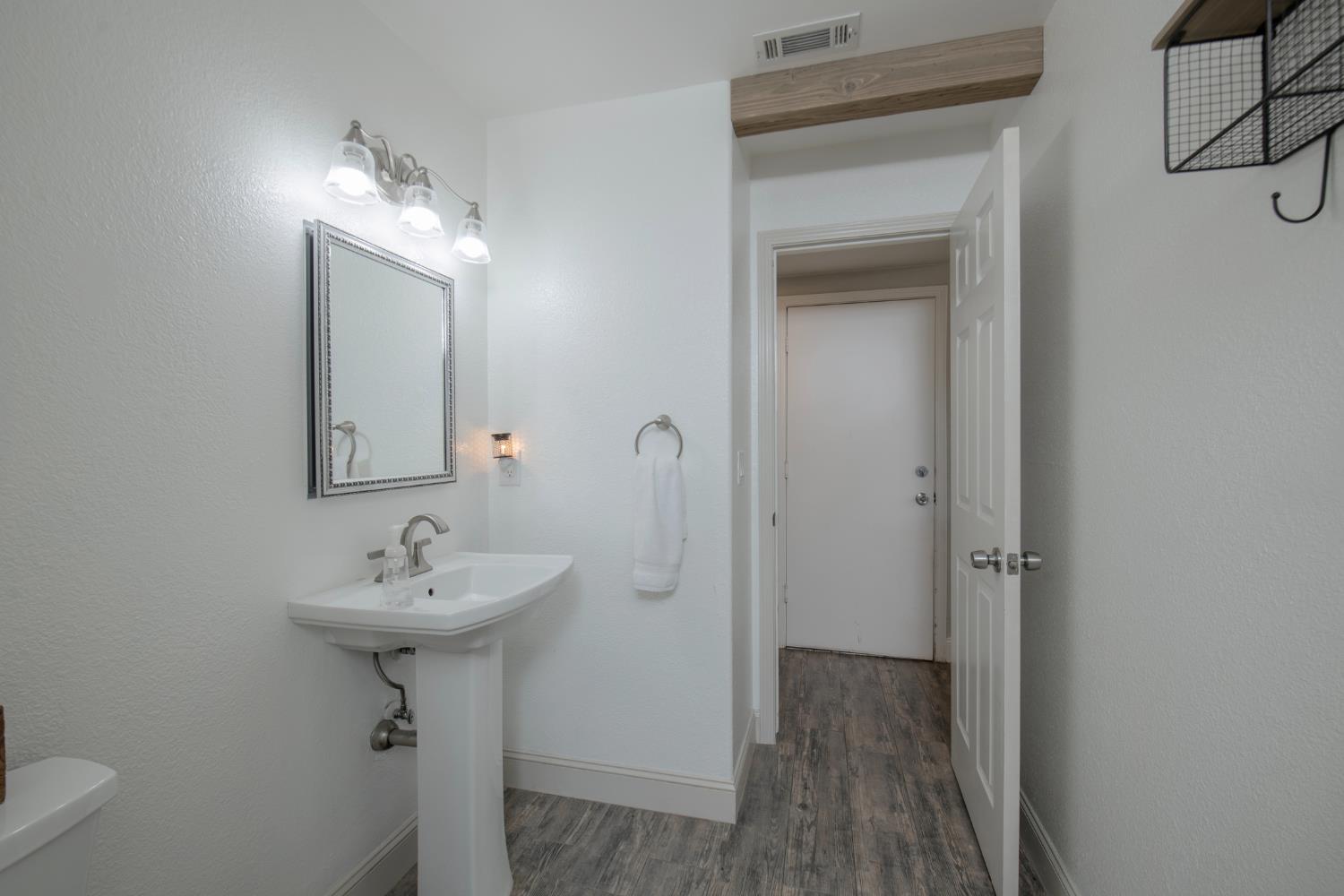 2064 Spruce Ave, Clovis, CA 93611