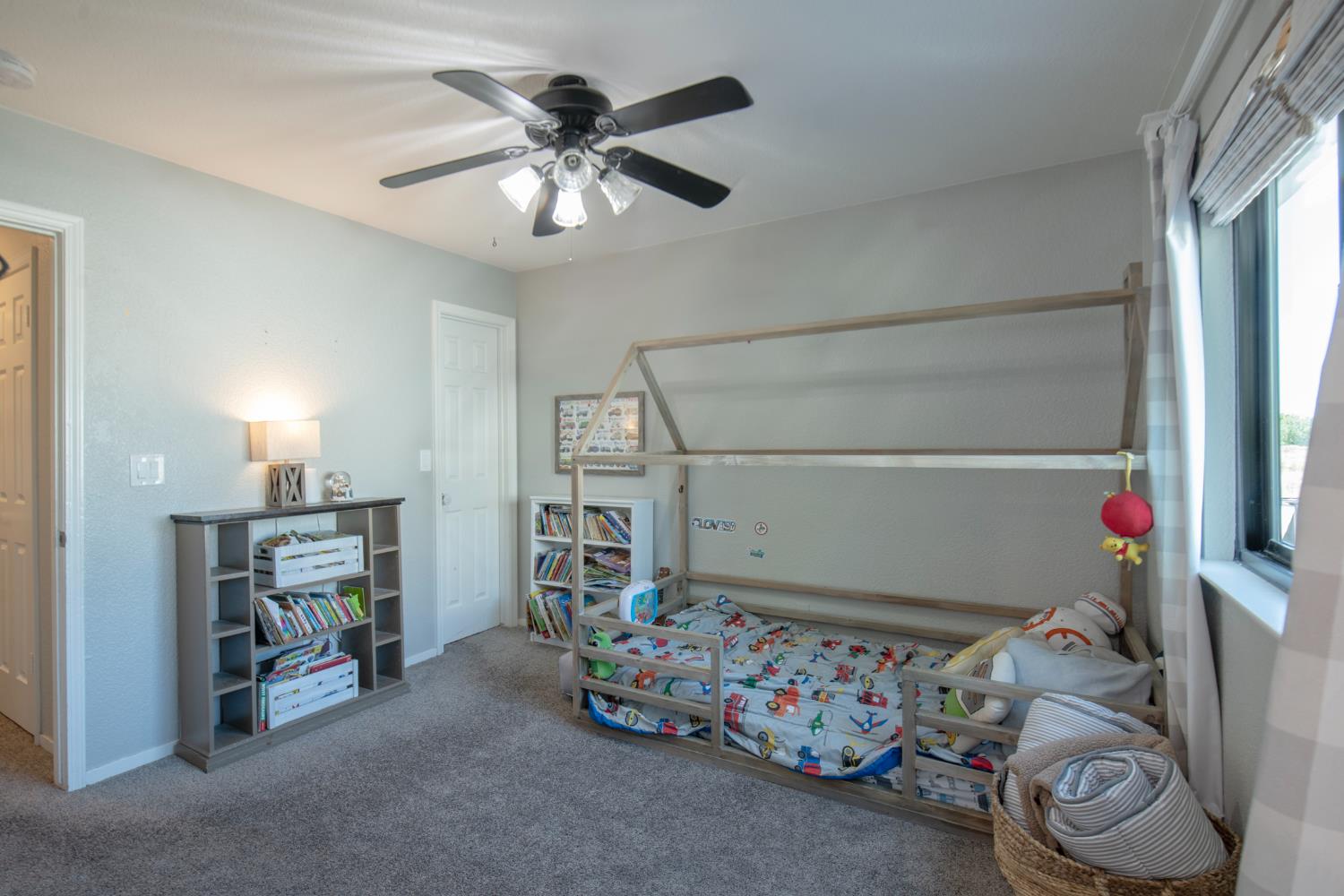 2064 Spruce Ave, Clovis, CA 93611