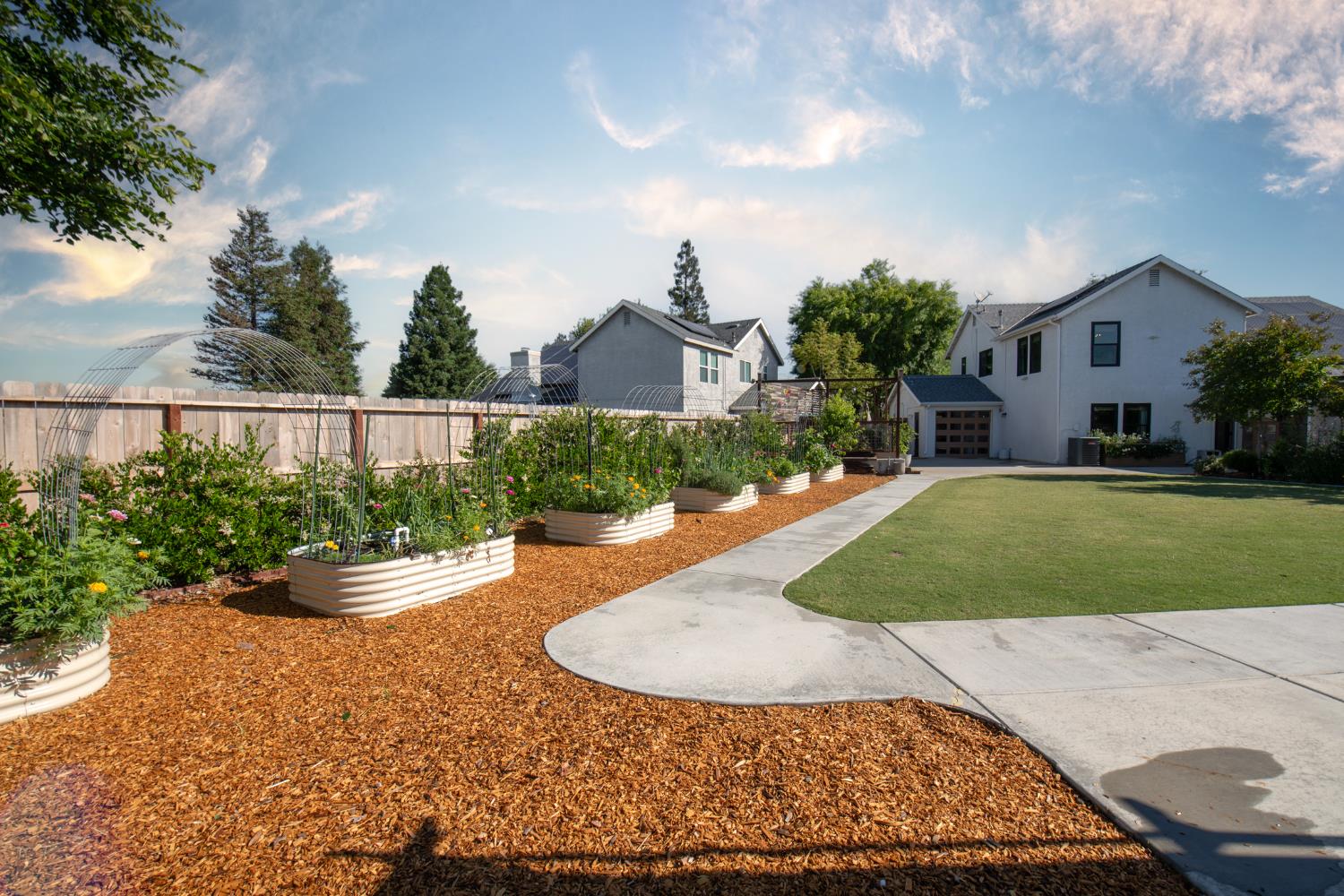 2064 Spruce Ave, Clovis, CA 93611