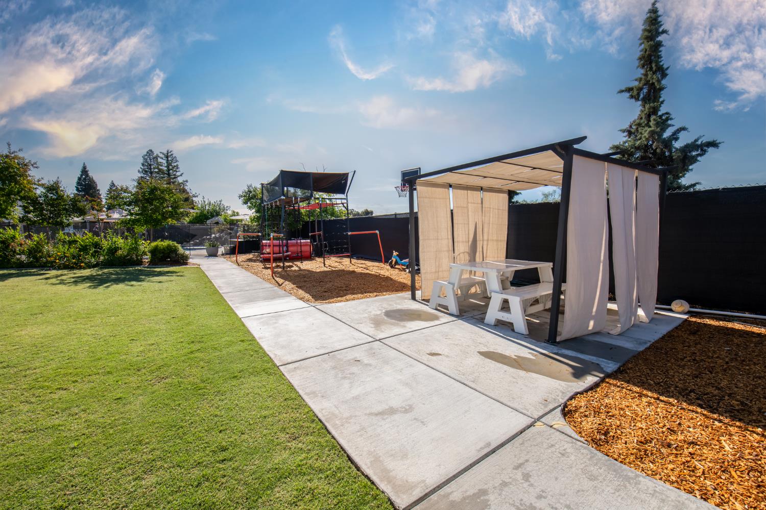 2064 Spruce Ave, Clovis, CA 93611