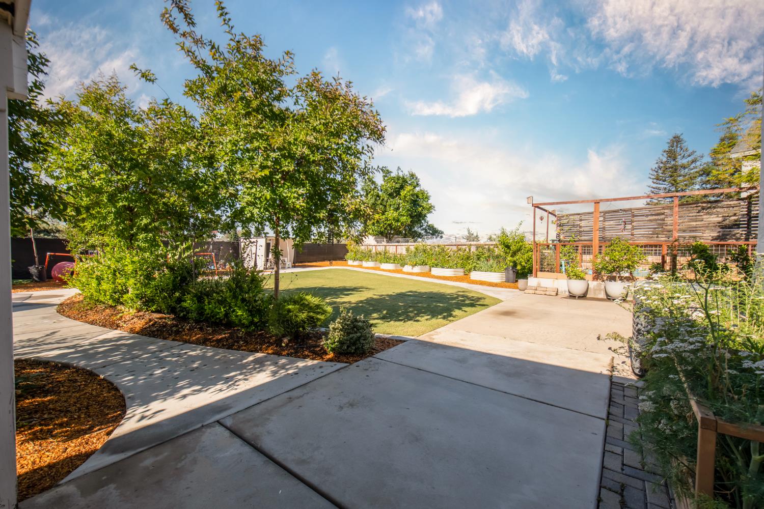 2064 Spruce Ave, Clovis, CA 93611