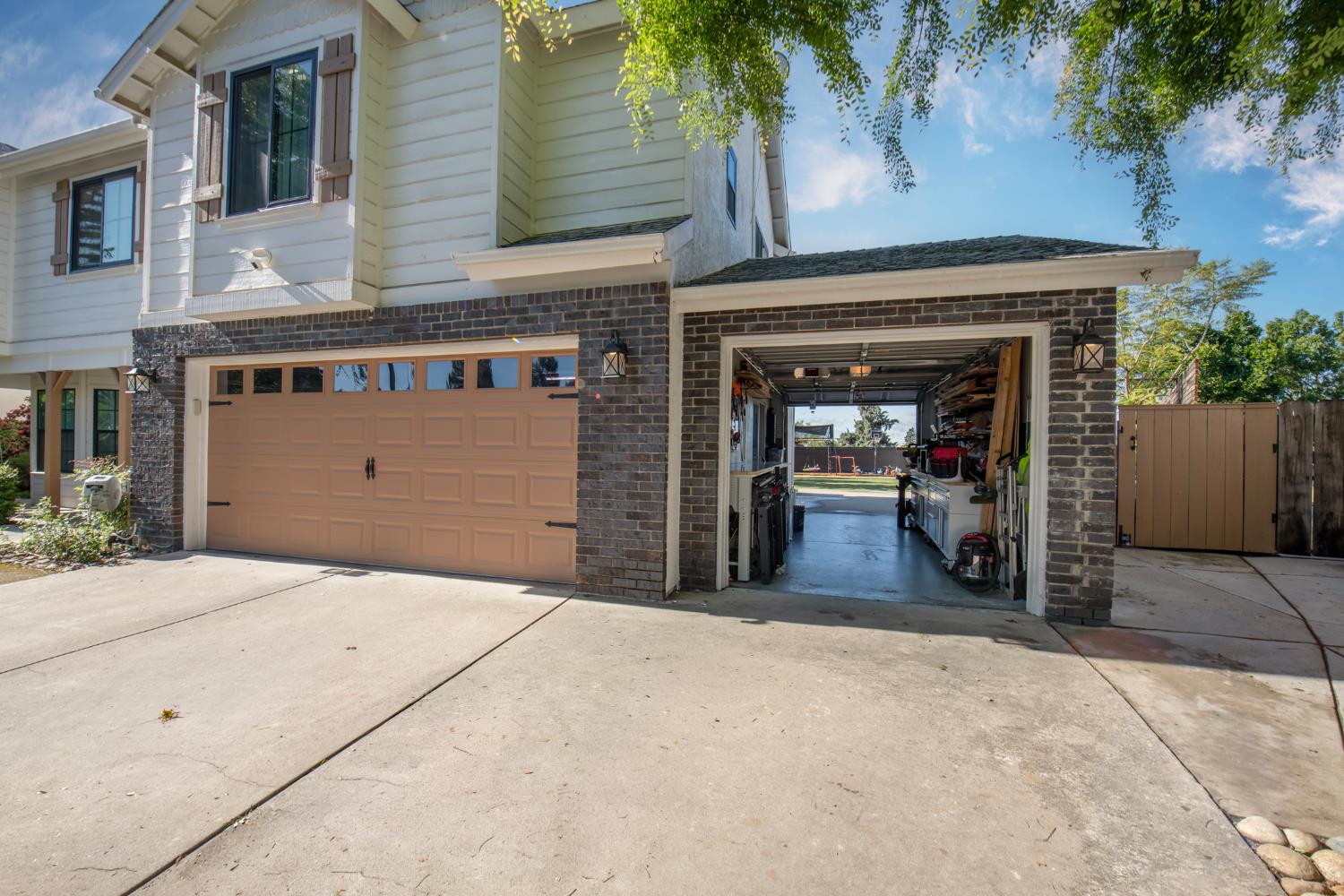 2064 Spruce Ave, Clovis, CA 93611