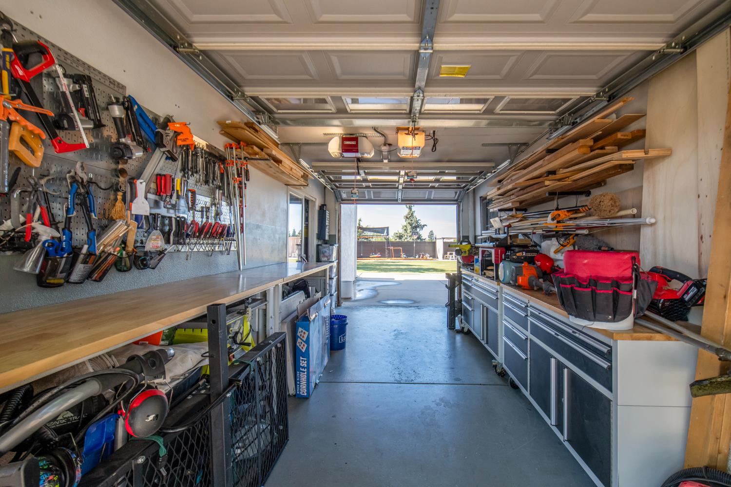 2064 Spruce Ave, Clovis, CA 93611