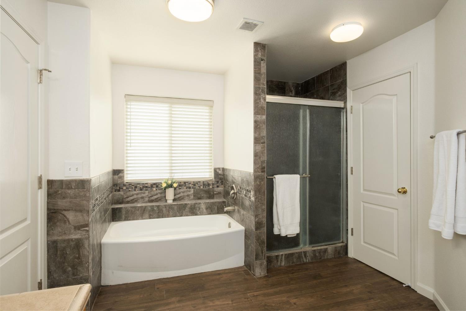 600 W Lake St, Kingsburg, CA 93631