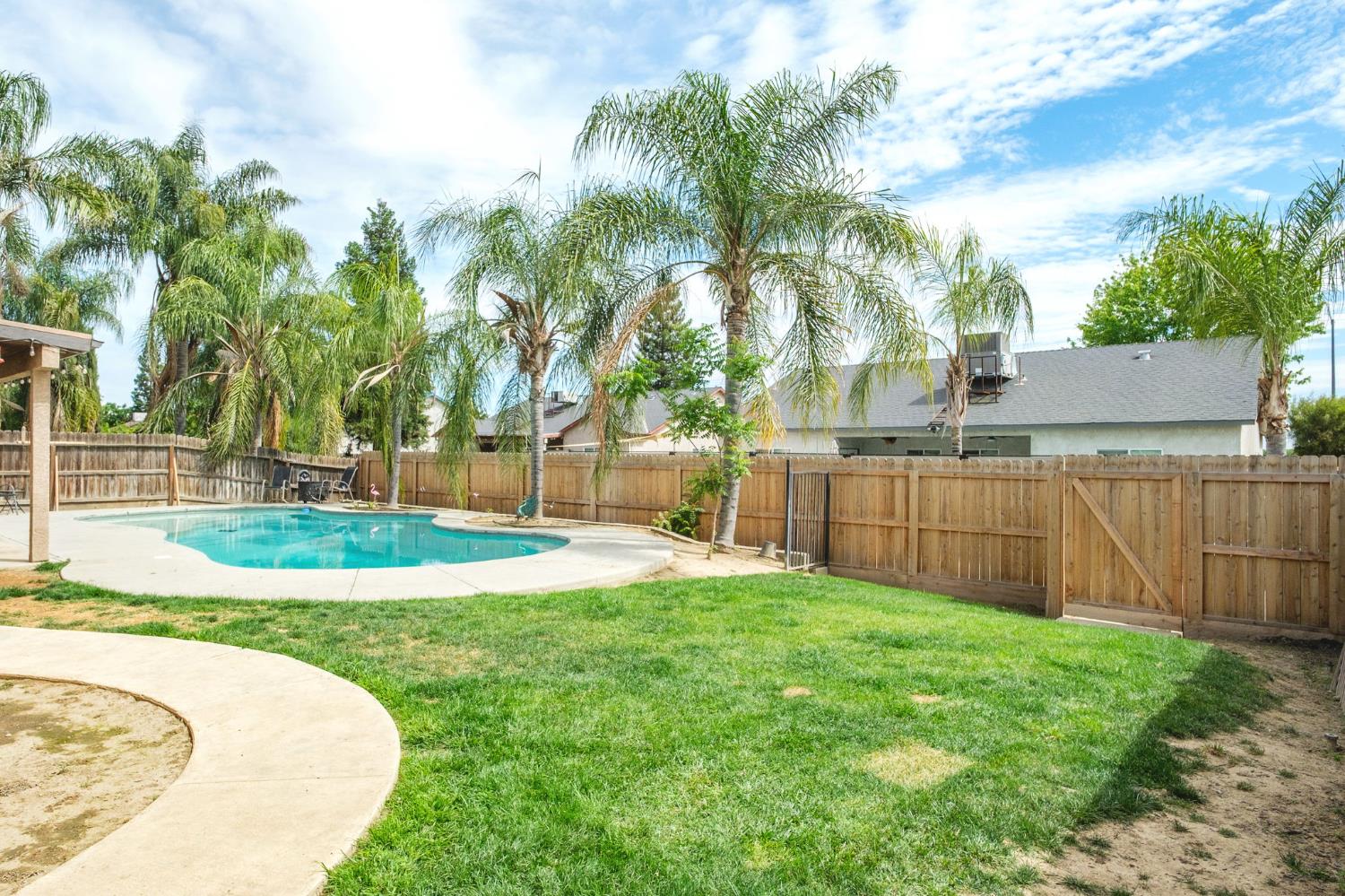 600 W Lake St, Kingsburg, CA 93631