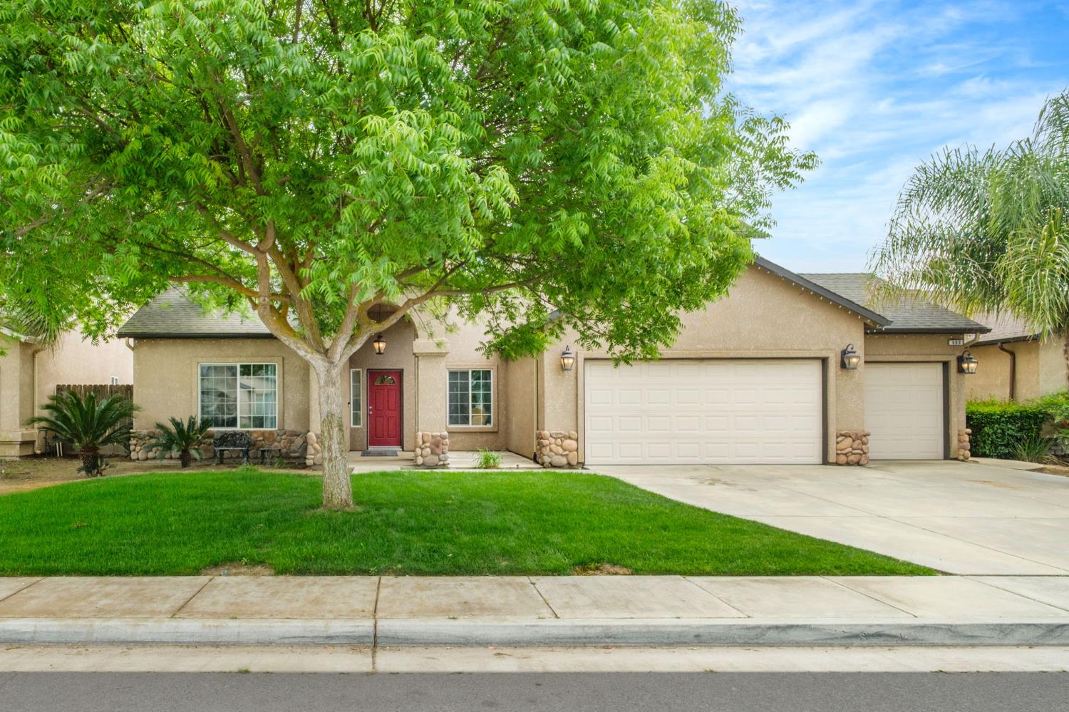 600 W Lake St, Kingsburg, CA 93631