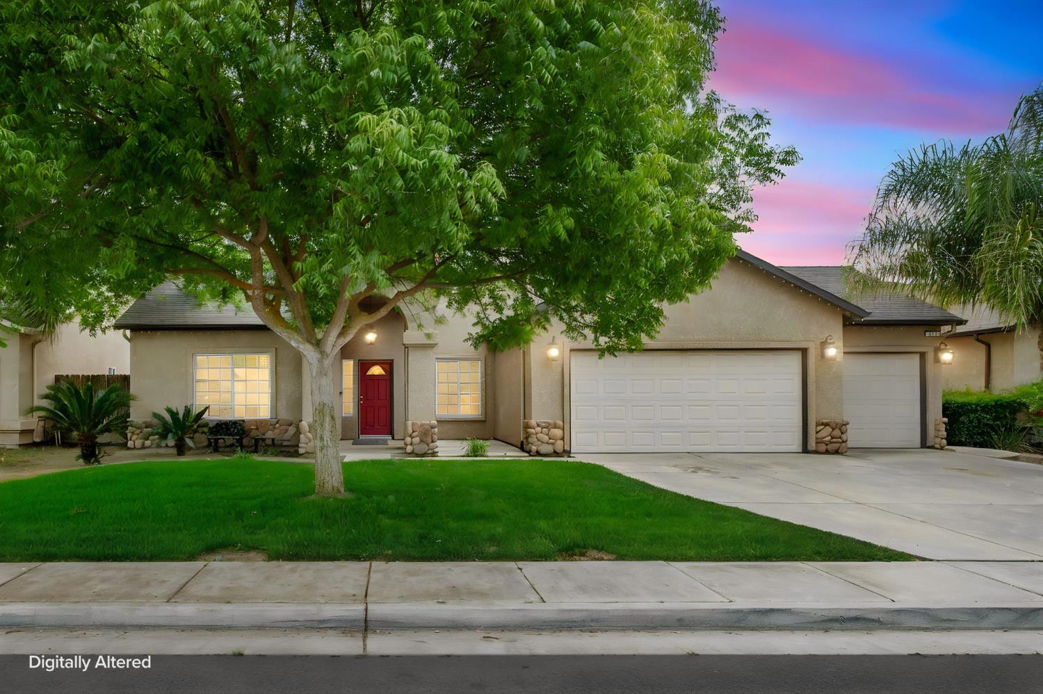 600 W Lake St, Kingsburg, CA 93631