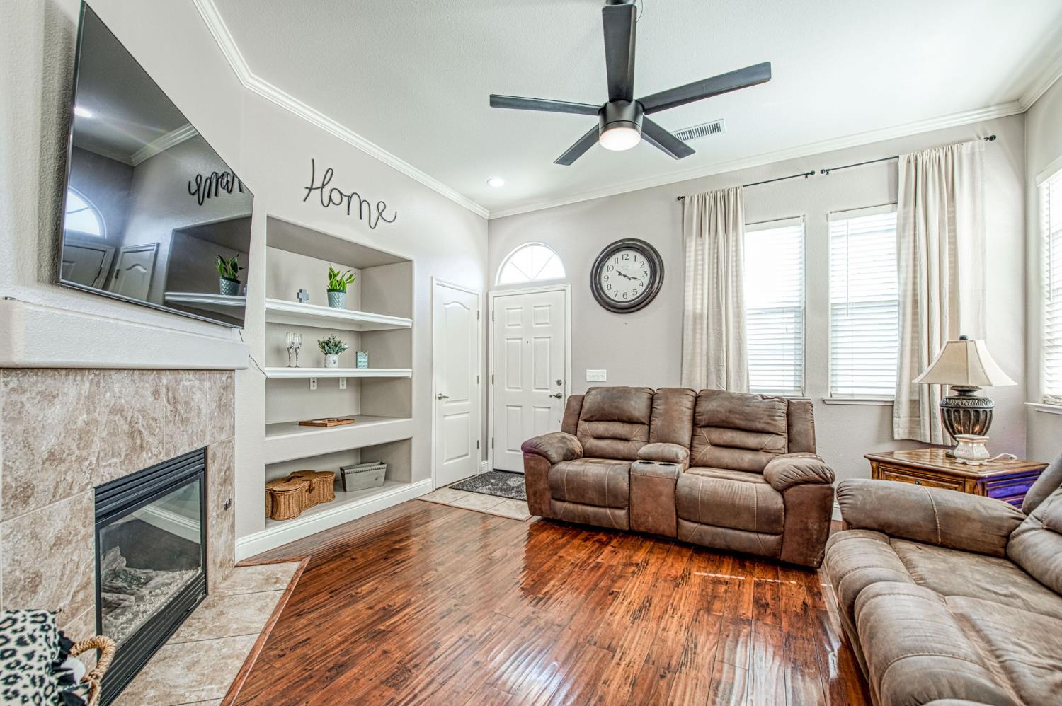 3683 W Black Walnut Ln, Fresno, CA 93711