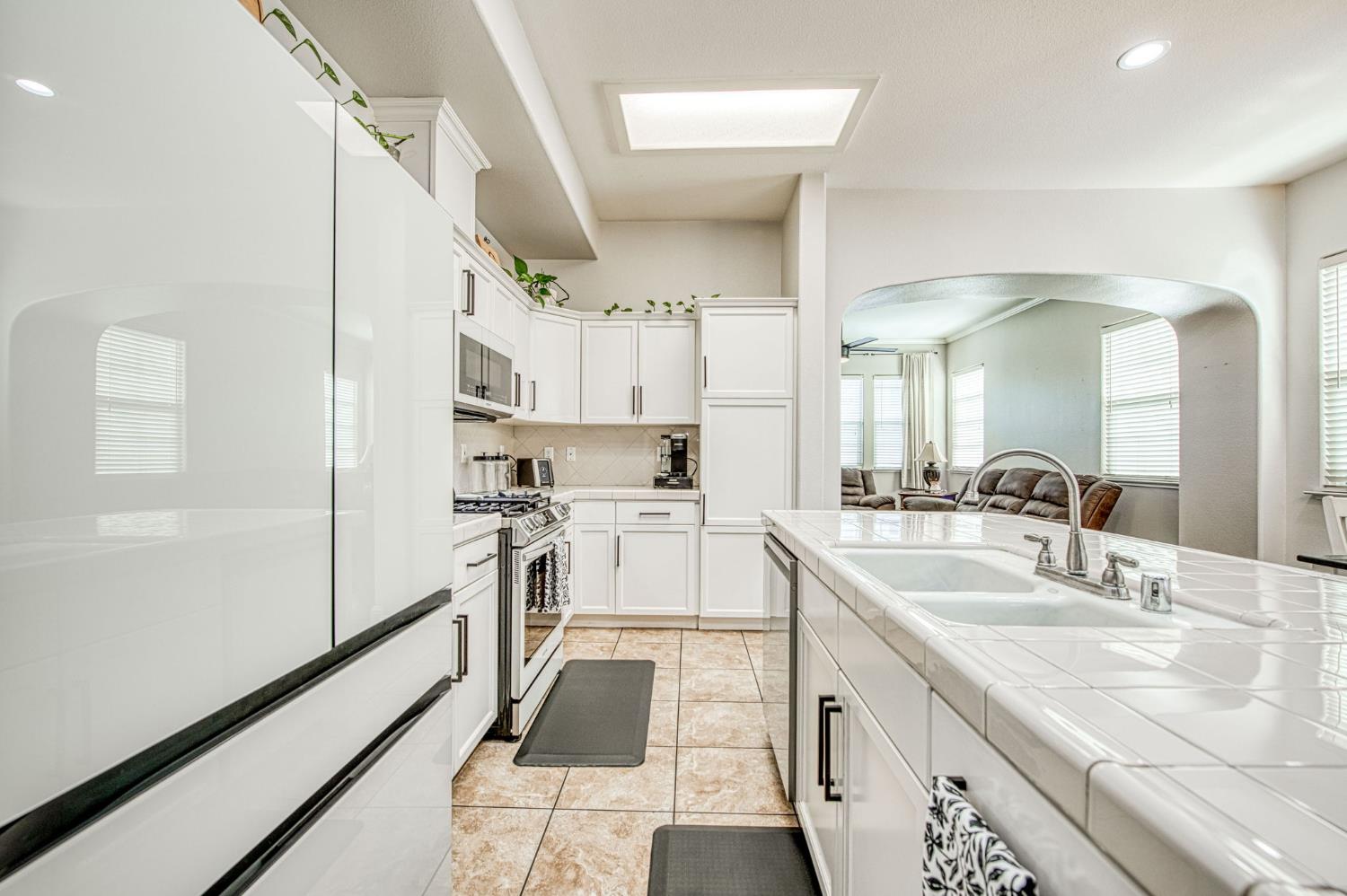 3683 W Black Walnut Ln, Fresno, CA 93711