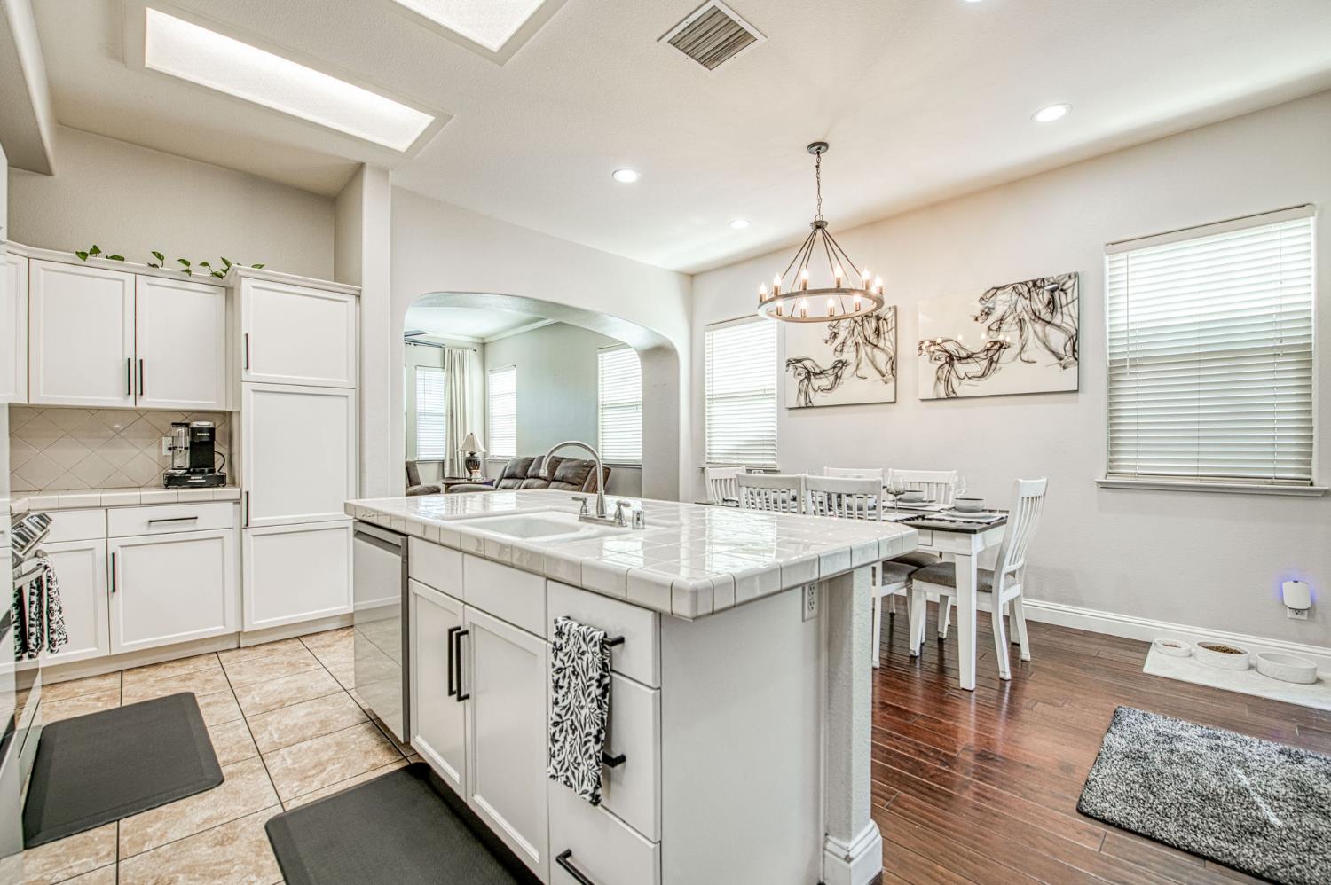 3683 W Black Walnut Ln, Fresno, CA 93711