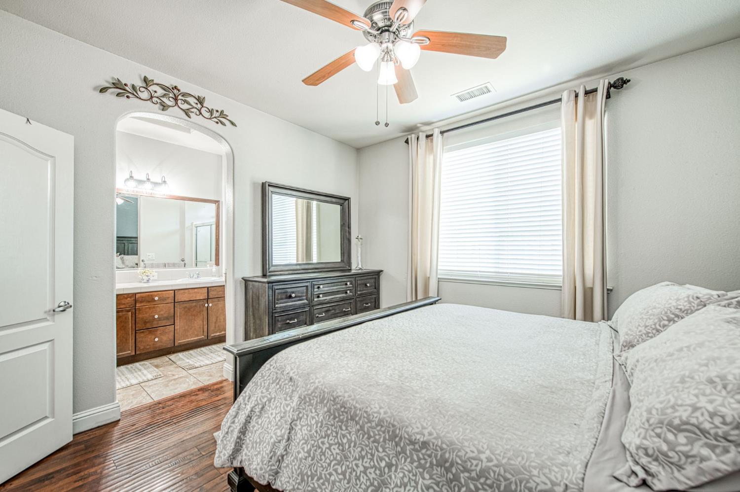 3683 W Black Walnut Ln, Fresno, CA 93711