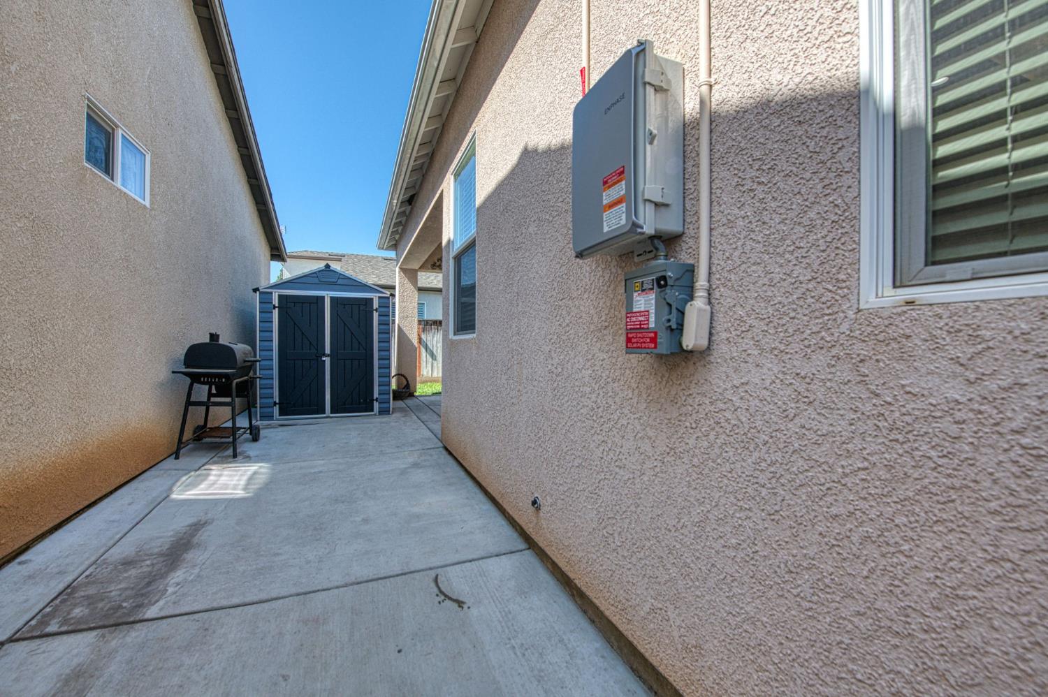 3683 W Black Walnut Ln, Fresno, CA 93711