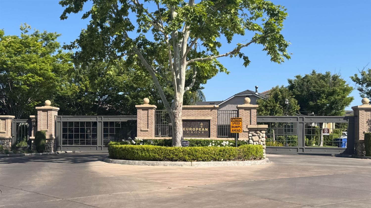 3683 W Black Walnut Ln, Fresno, CA 93711