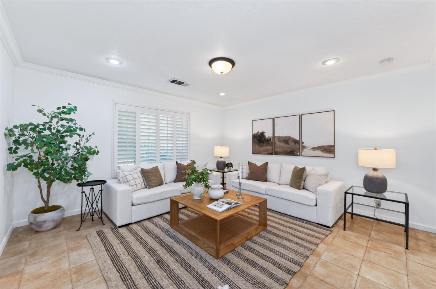 1153 Menlo Ave, Clovis, CA 93612