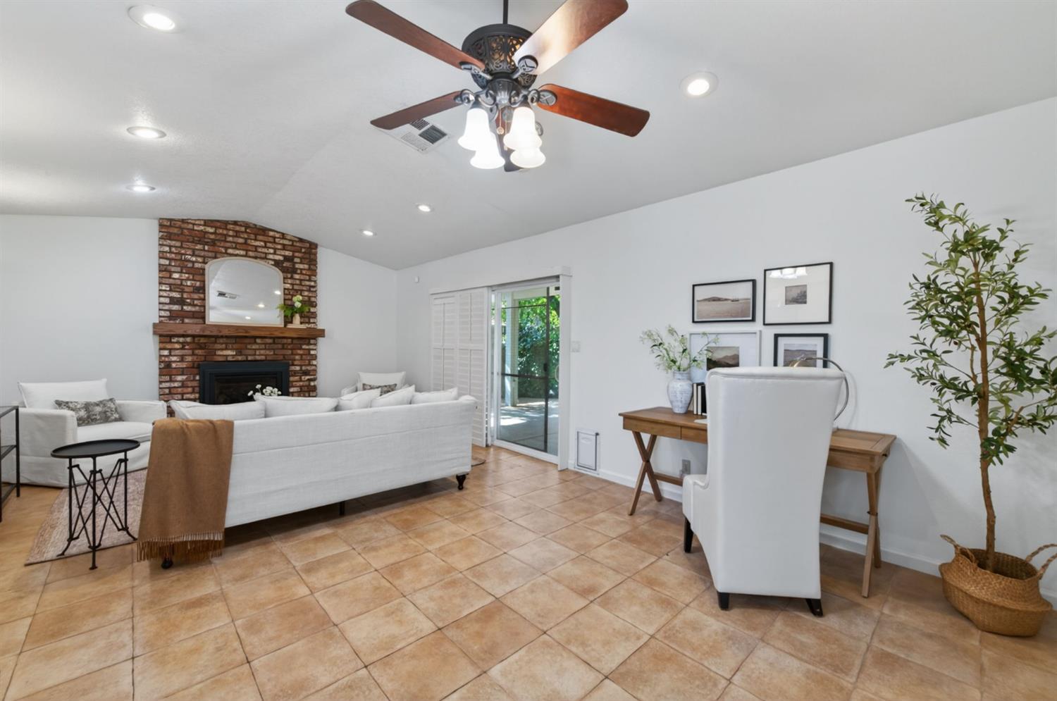 1153 Menlo Ave, Clovis, CA 93612