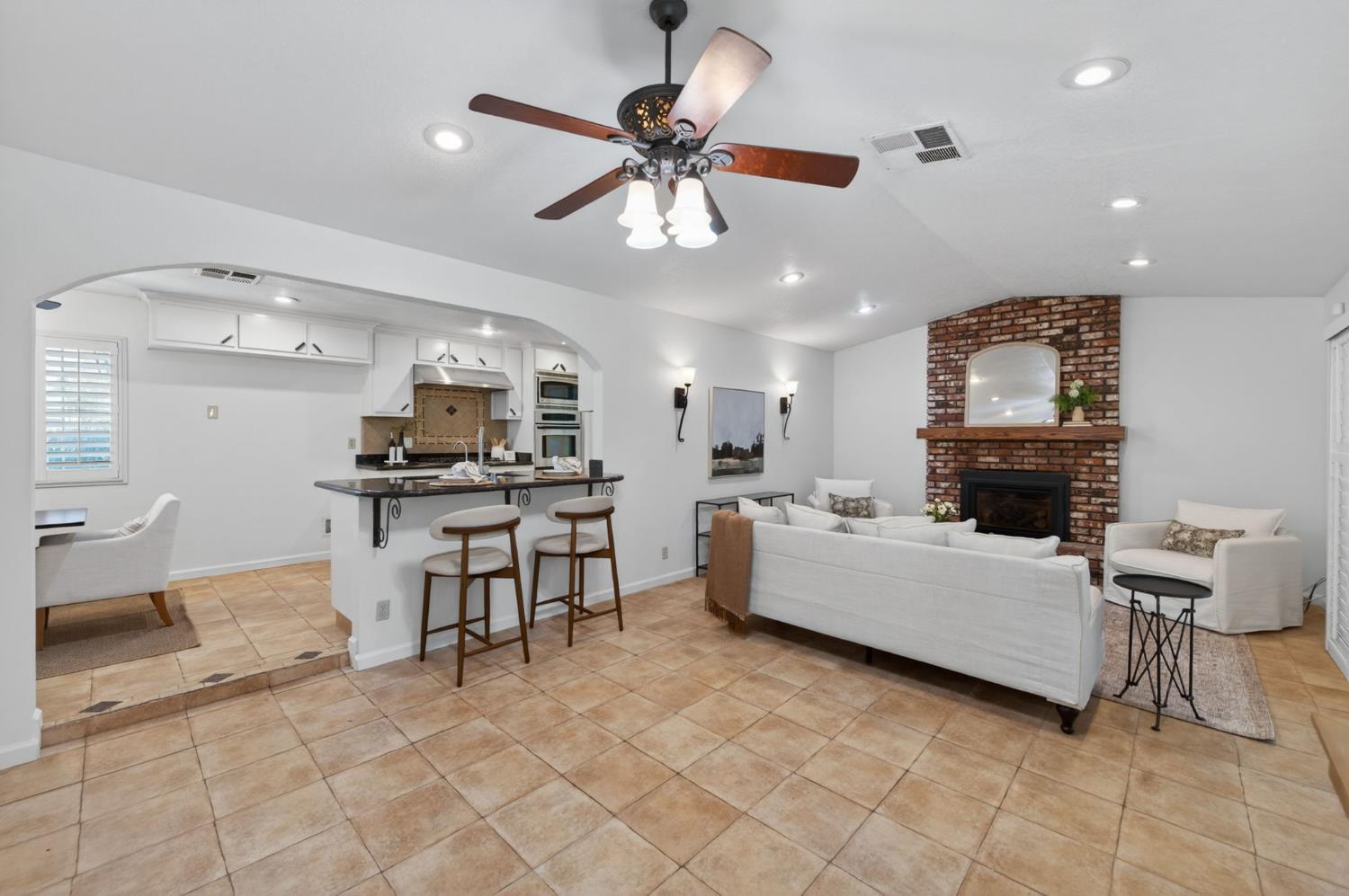 1153 Menlo Ave, Clovis, CA 93612