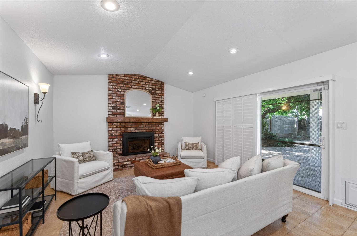 1153 Menlo Ave, Clovis, CA 93612