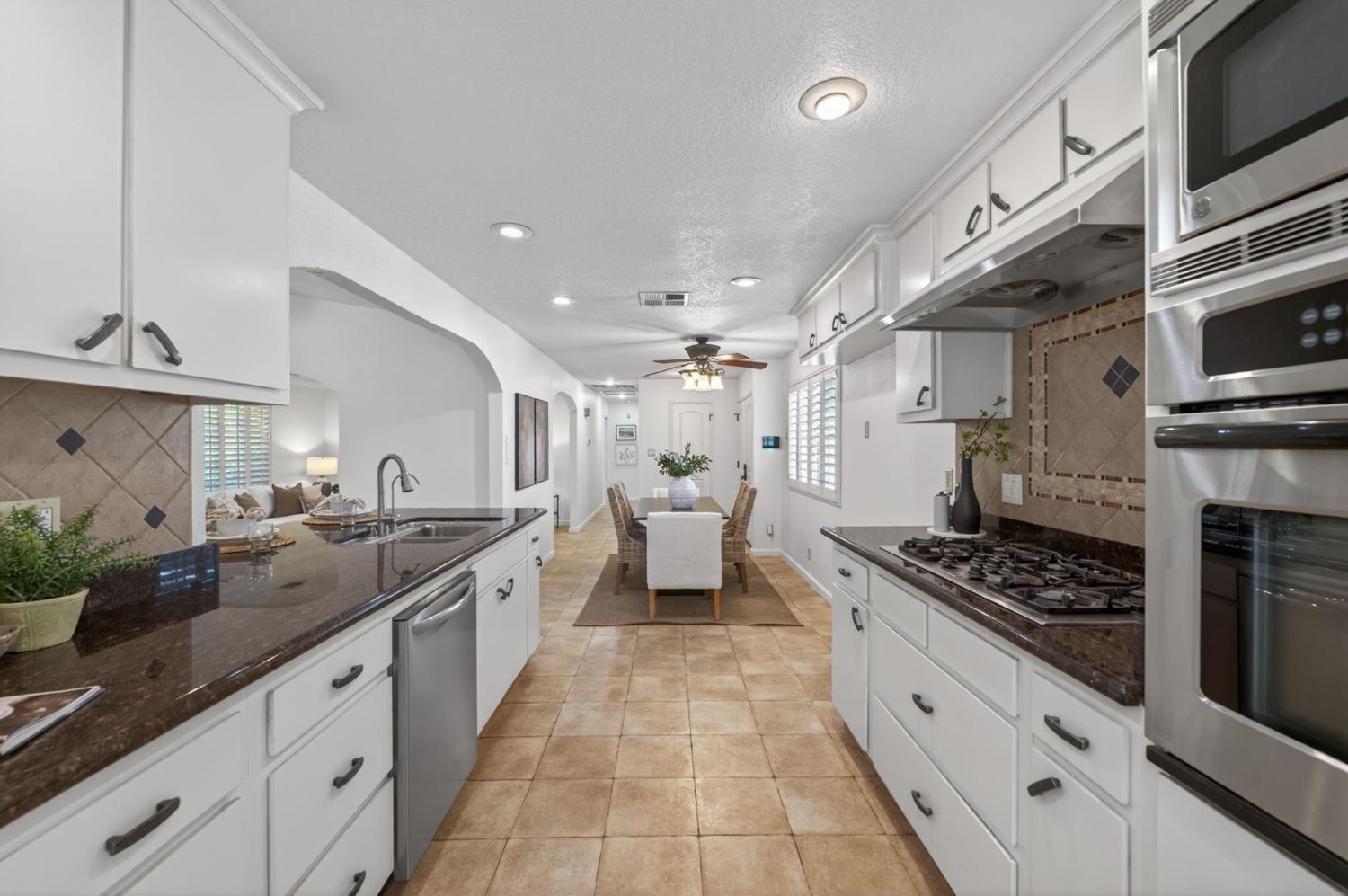 1153 Menlo Ave, Clovis, CA 93612