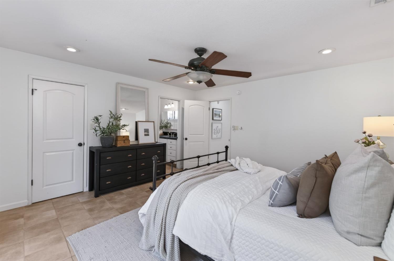 1153 Menlo Ave, Clovis, CA 93612