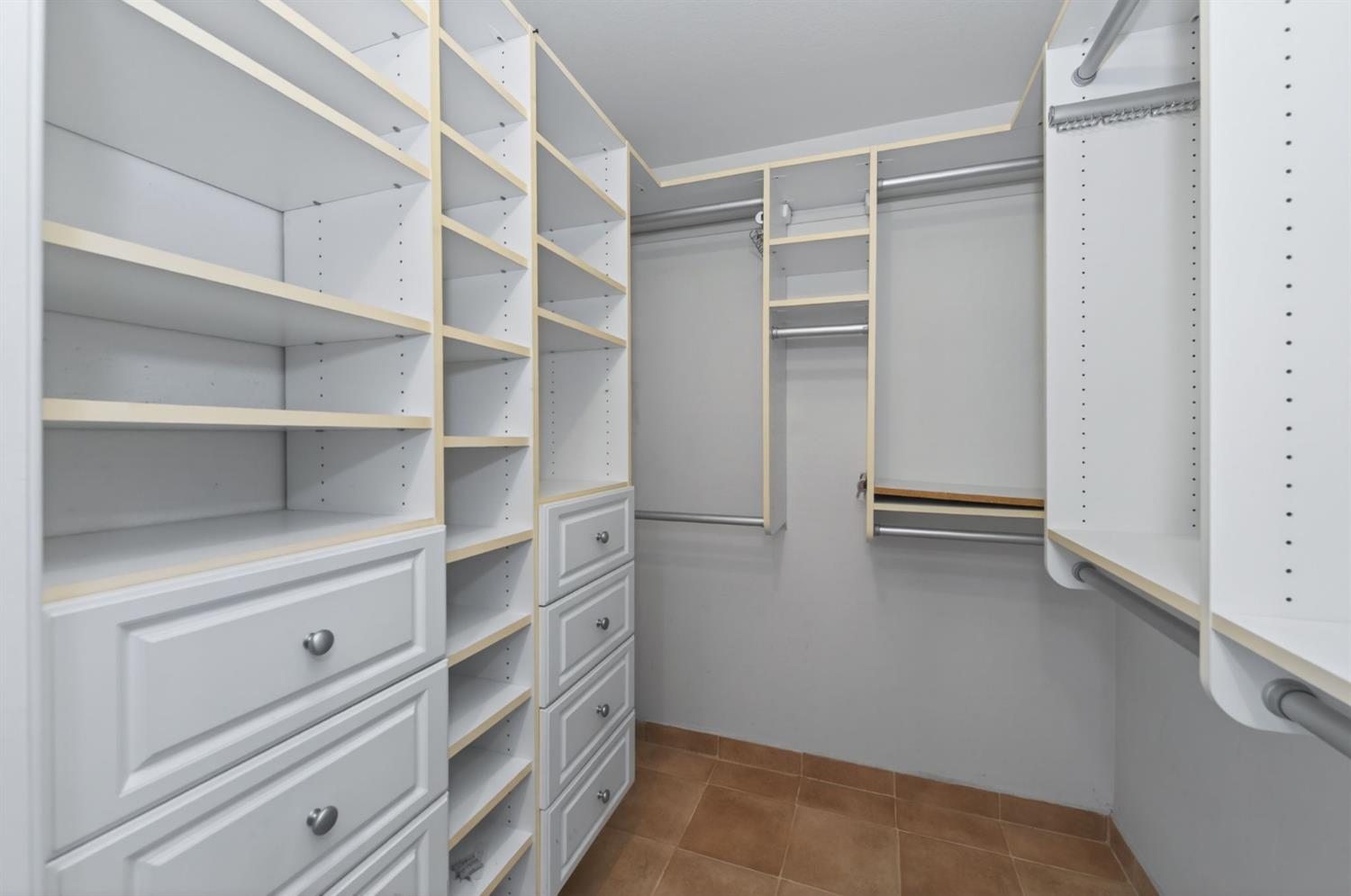 1153 Menlo Ave, Clovis, CA 93612