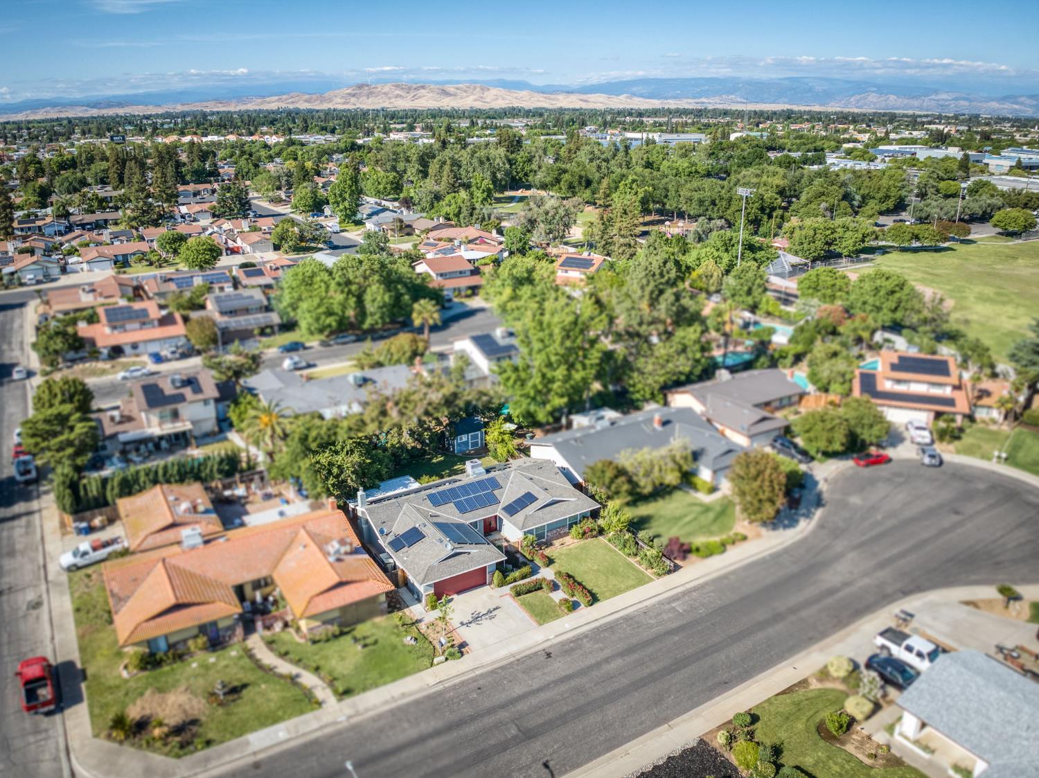 1153 Menlo Ave, Clovis, CA 93612