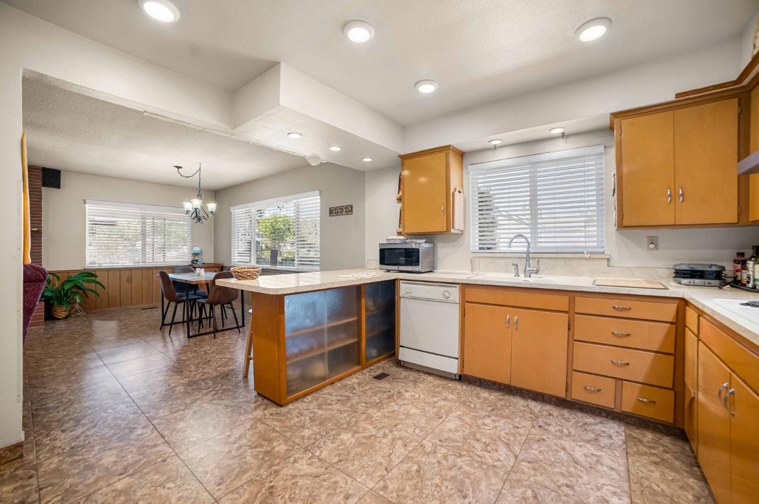 2244 E Princeton Ave, Fresno, CA 93703