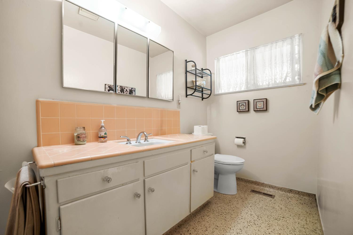 2244 E Princeton Ave, Fresno, CA 93703