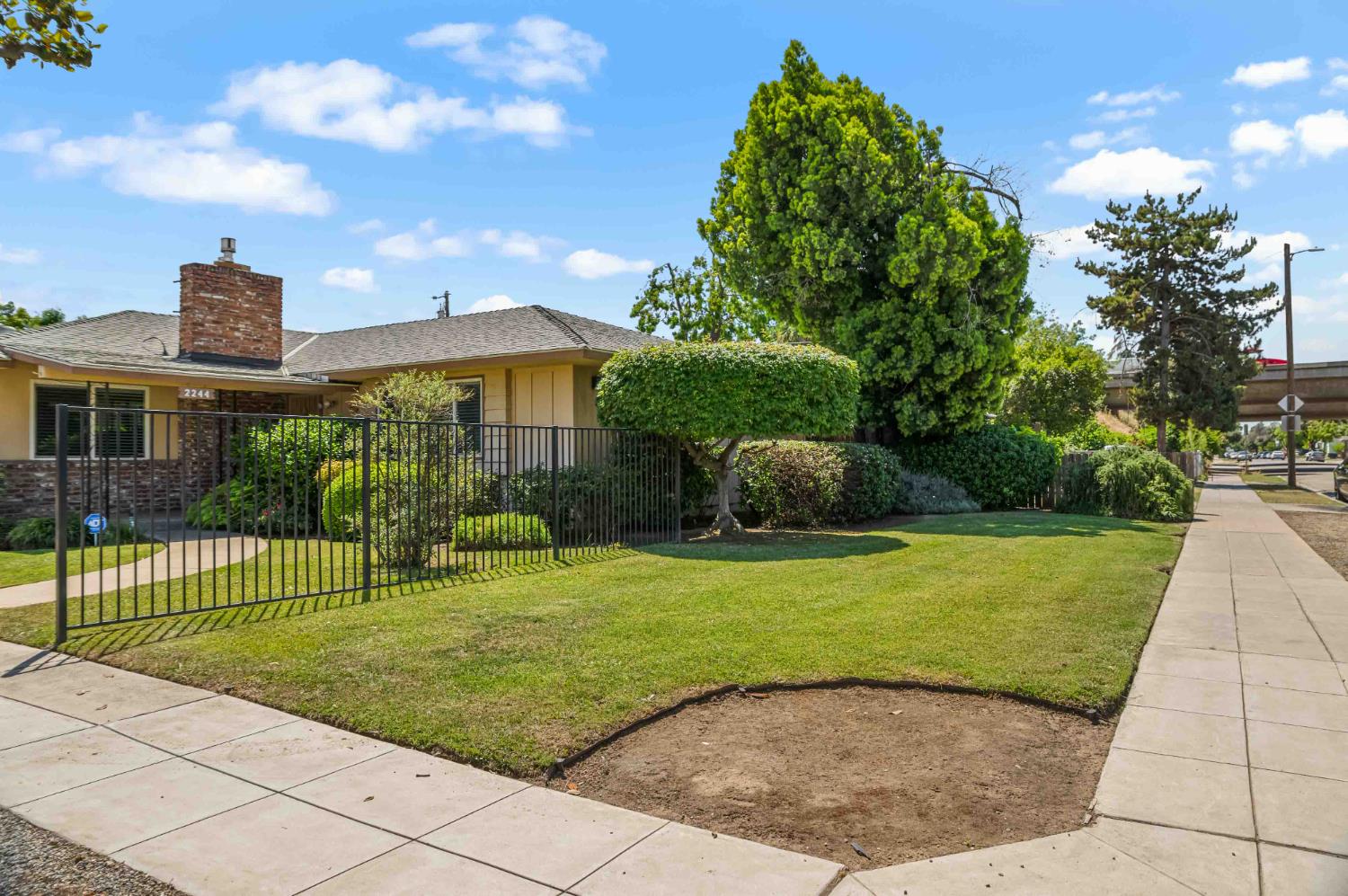 2244 E Princeton Ave, Fresno, CA 93703