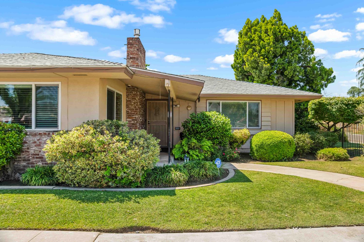 2244 E Princeton Ave, Fresno, CA 93703