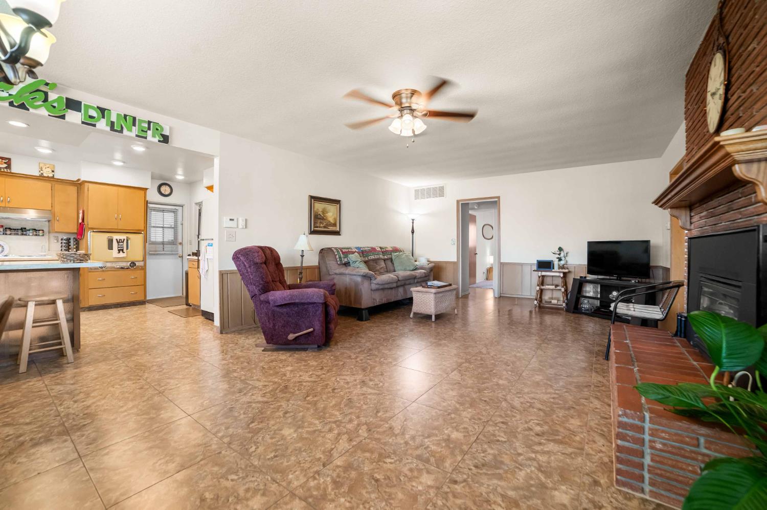 2244 E Princeton Ave, Fresno, CA 93703