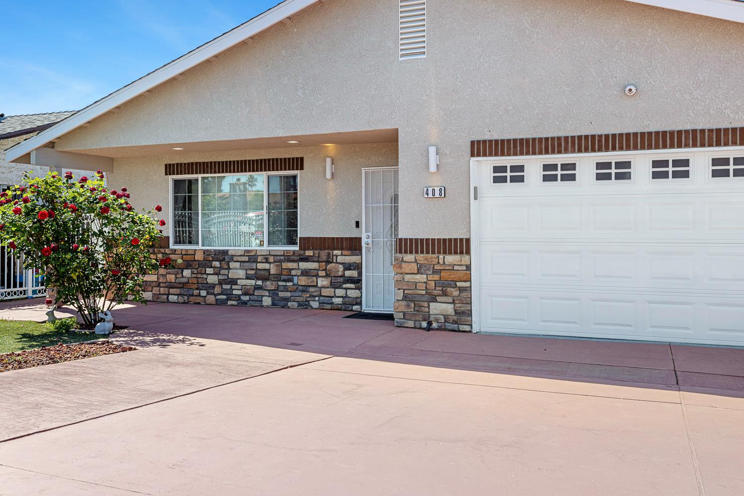 408 W San Joaquin St, Avenal, CA 93204