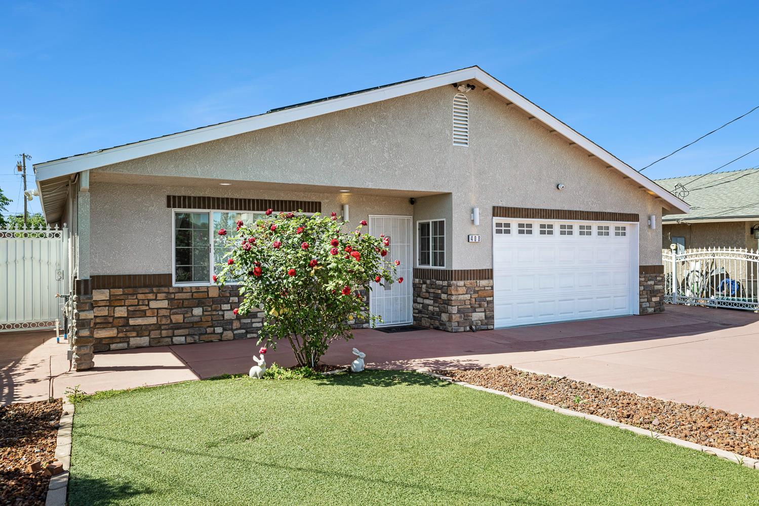 408 W San Joaquin St, Avenal, CA 93204