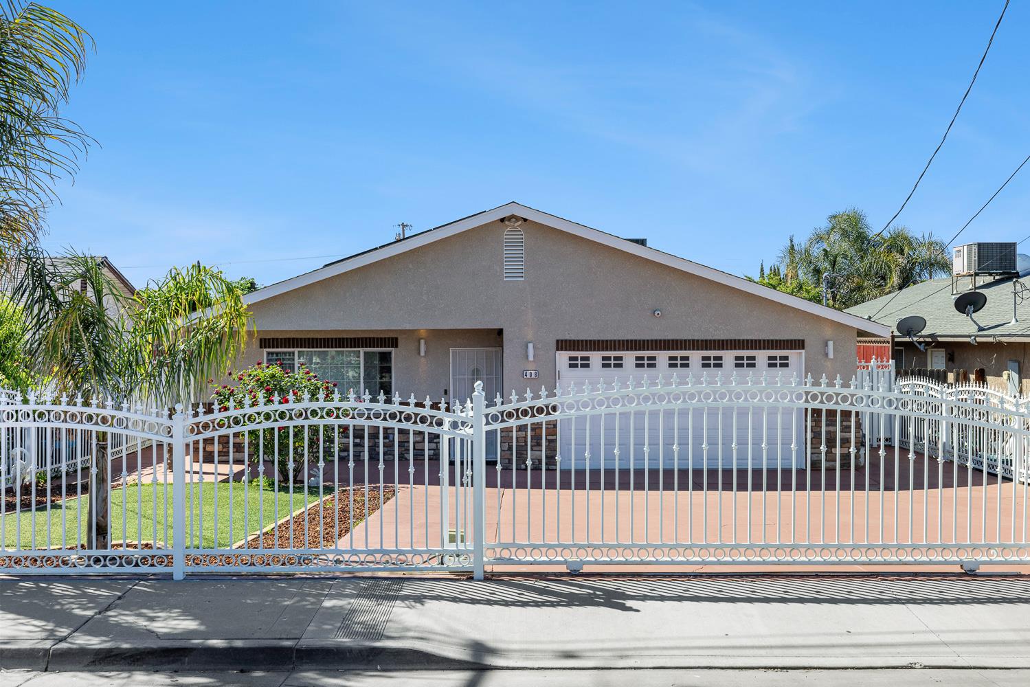 408 W San Joaquin St, Avenal, CA 93204