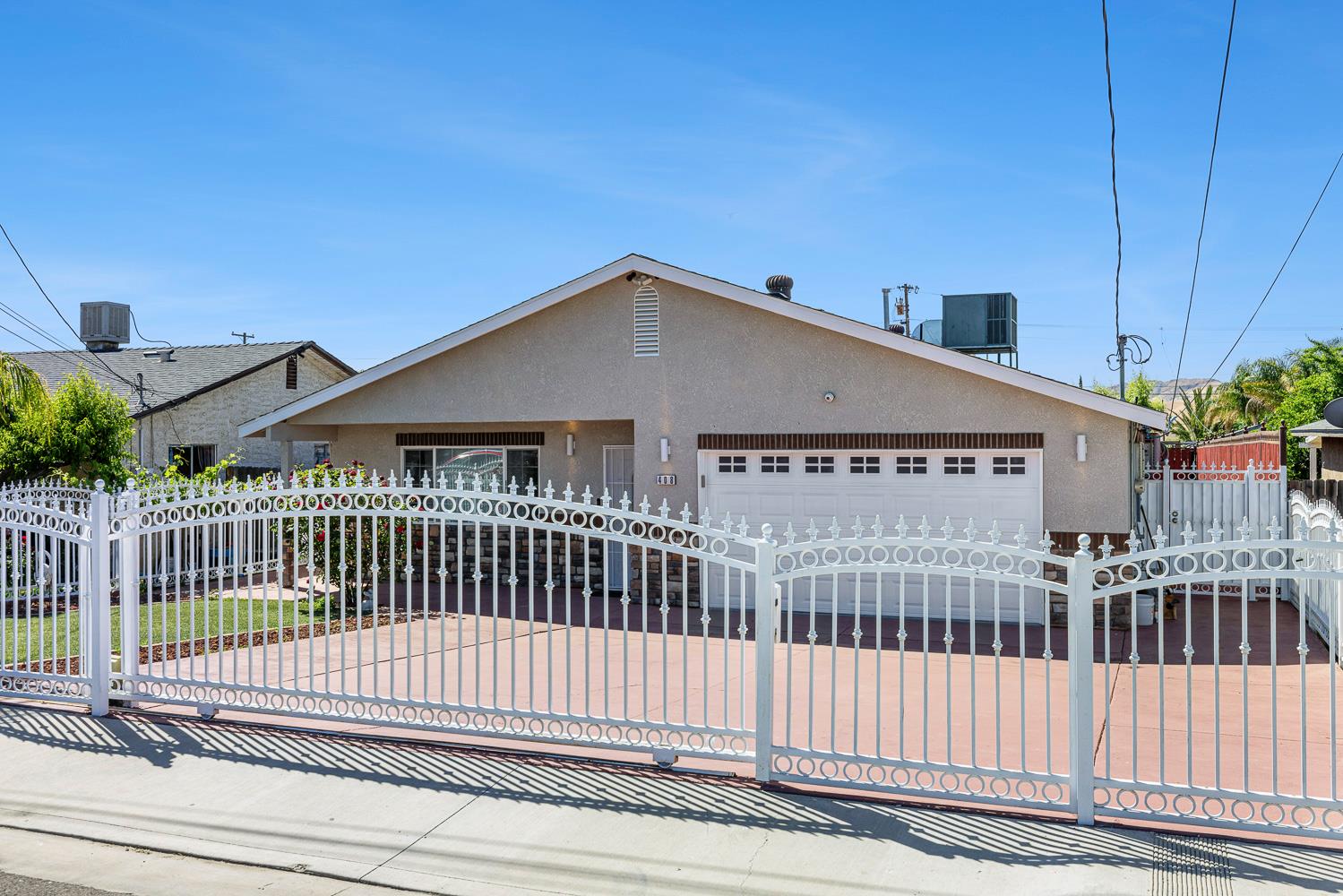 408 W San Joaquin St, Avenal, CA 93204