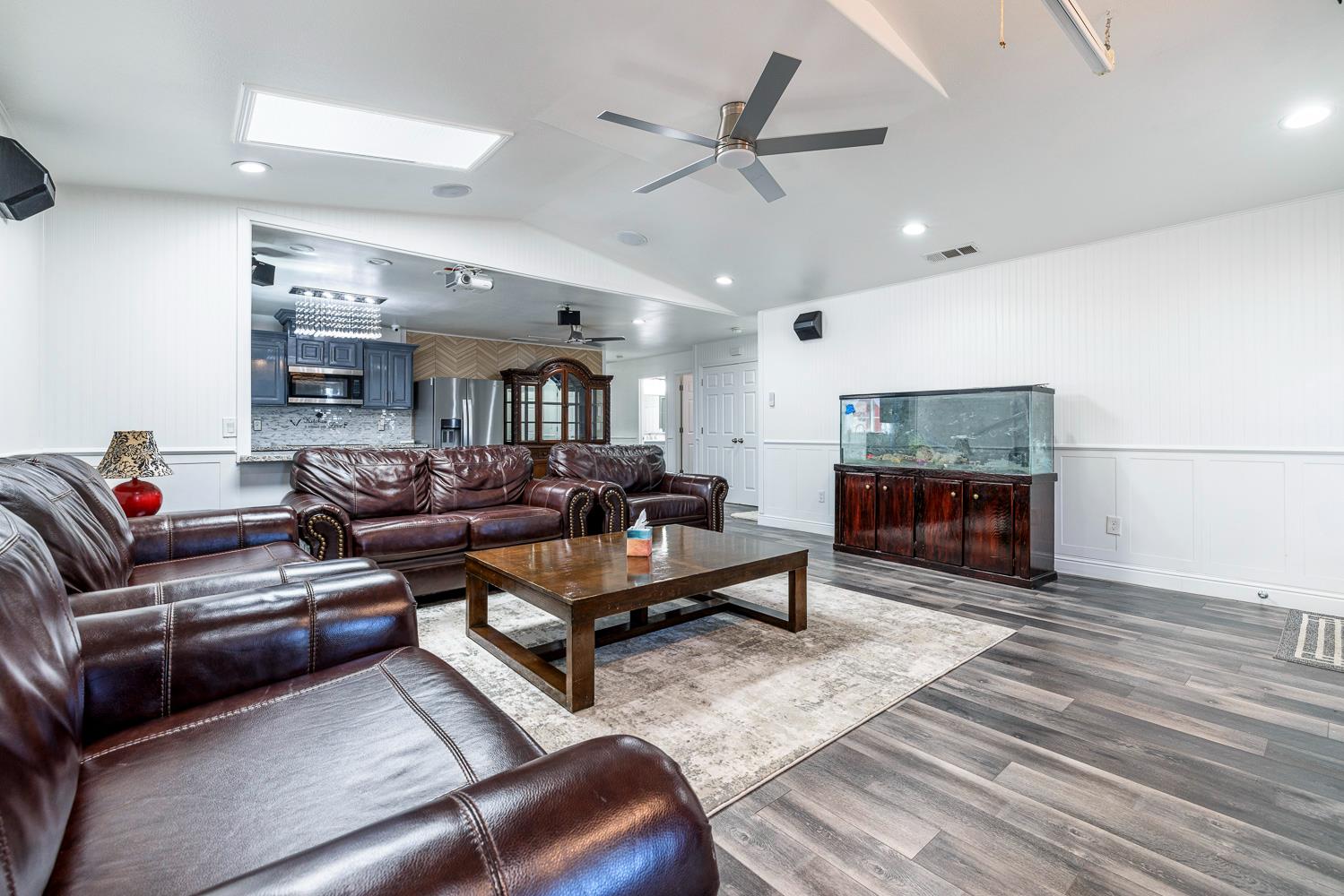 408 W San Joaquin St, Avenal, CA 93204