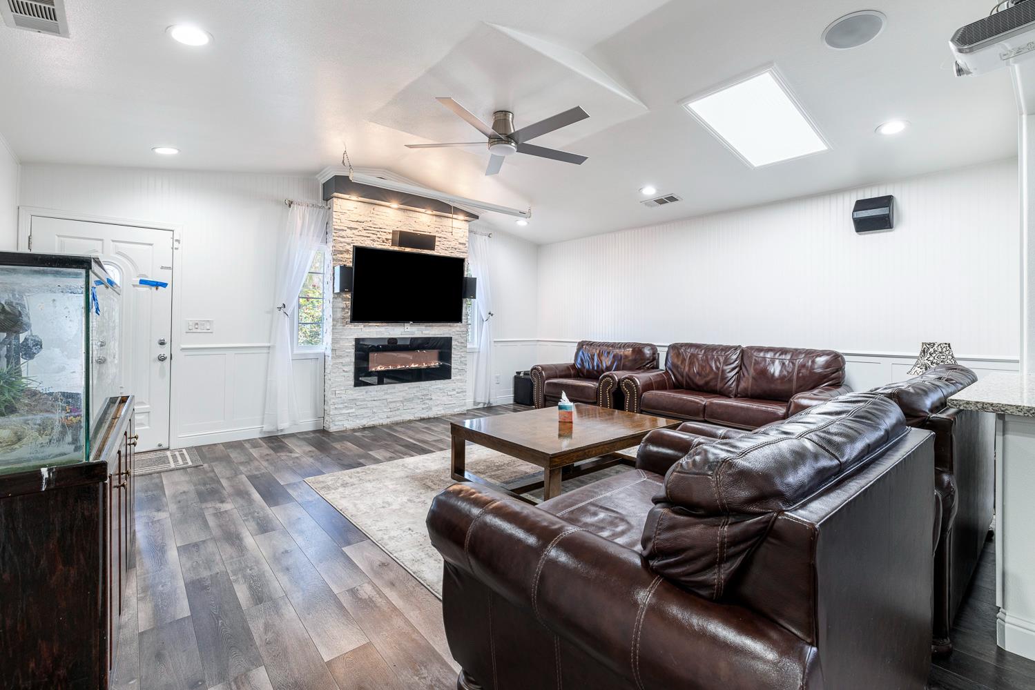 408 W San Joaquin St, Avenal, CA 93204