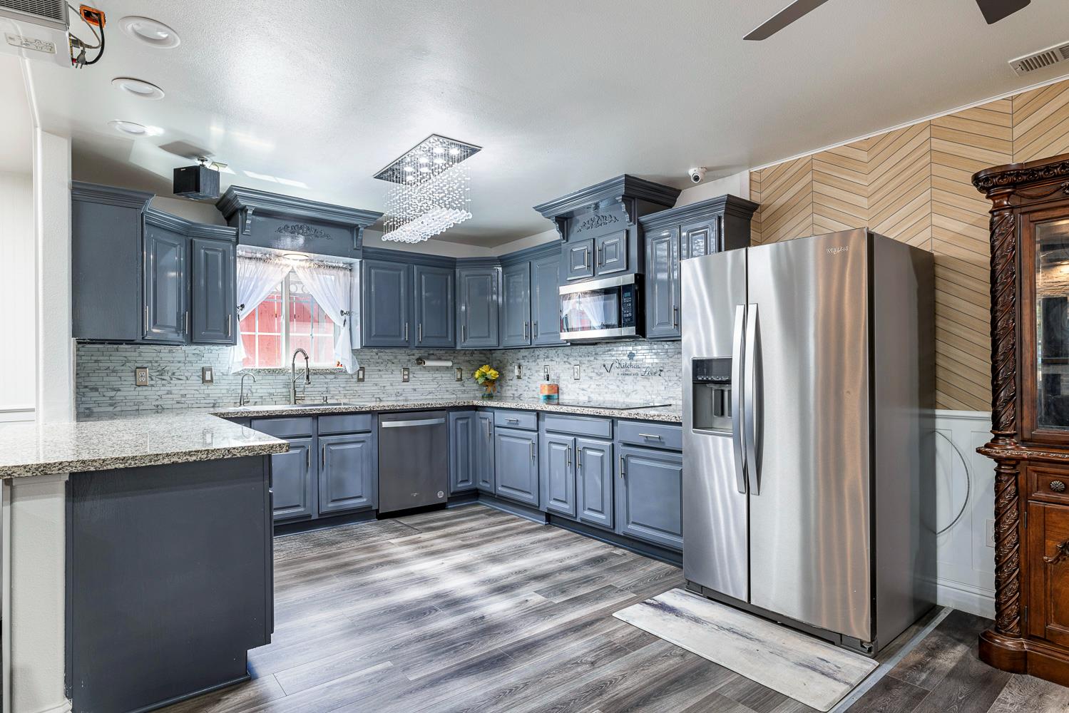 408 W San Joaquin St, Avenal, CA 93204