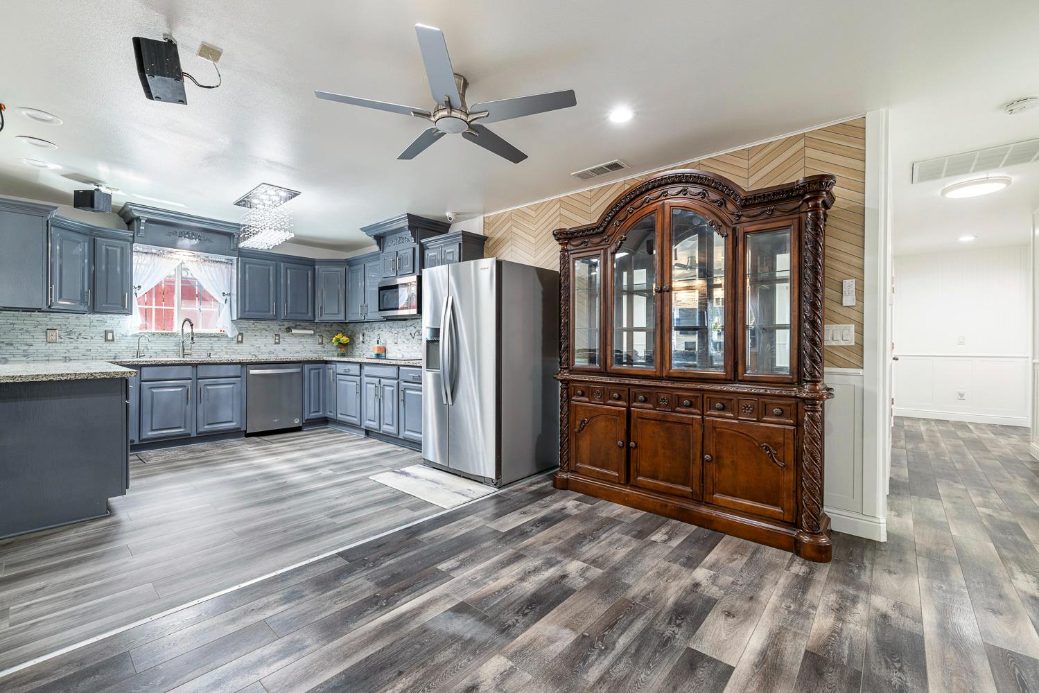 408 W San Joaquin St, Avenal, CA 93204