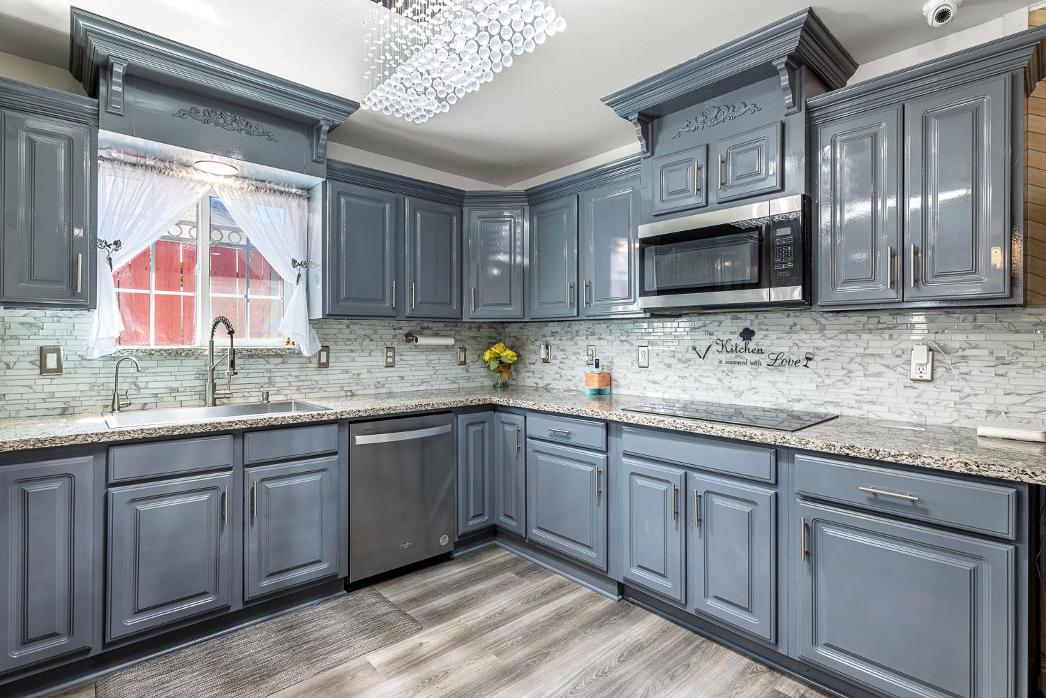 408 W San Joaquin St, Avenal, CA 93204